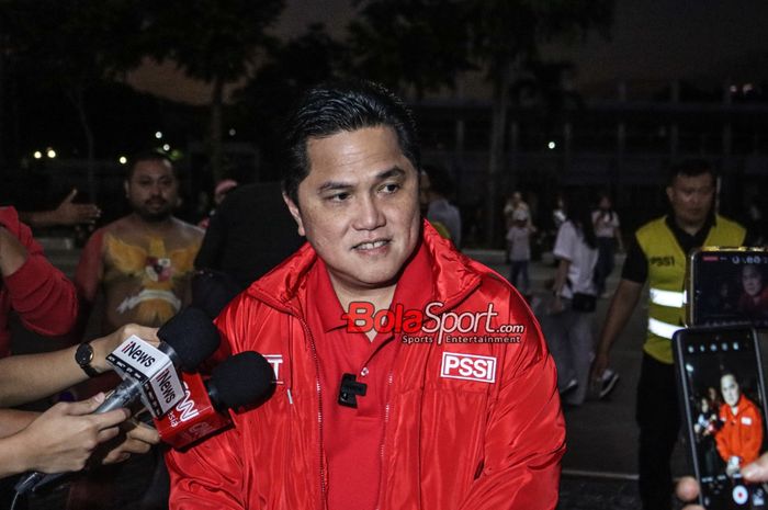 Ketua Umum PSSI, Erick Thohir, sedang memberikan keterangan kepada awak media di Stadion Utama Gelora Bung Karno, Senayan, Jakarta, Jumat (26/1/2024).