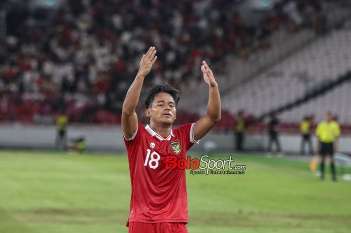 Pemain timnas U-20 Indonesia, Toni Firmansyah sedang melakukan selebrasi seusai mencetak gol dalam laga uji coba melawan timnas U-20 Thailand di Stadion Utama Gelora Bung Karno, Senayan, Jakarta, Jumat (26/1/2024). 