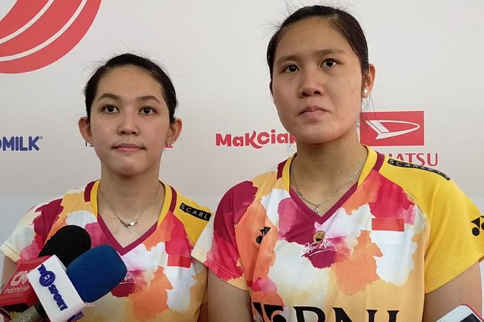 Pasangan ganda putri Indonesia, Lanny Tria Mayasari/Ribka Sugiarto, wawancara di mixed zone seusai laga semifinal Indonesia Masters 2024 di Istora Senayan, Jakarta, Sabtu (27/1/2024).