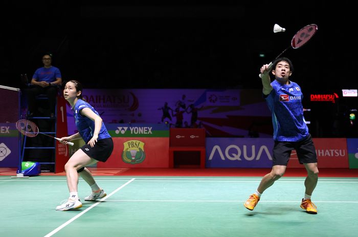 Pasangan ganda campuran Jepang, Hiroki Midorikawa/Natsu Saito, pada babak final Indonesia Masters 2024 di Istora Senayan, Jakarta, Minggu (28/1/2024).