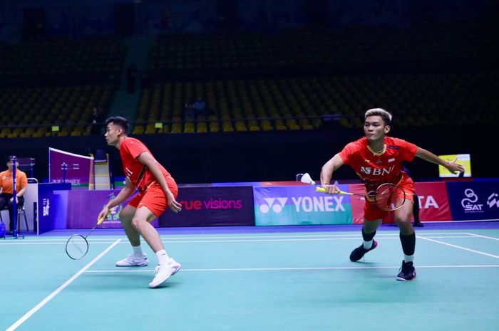 Pasangan ganda putra Indonesia, Muhammad Shohibul Fikri/Bagas Maulana, pada babak pertama Thailand Masters 2024 di Nimibutr Arena, Bangkok, Selasa (30/1/2024).