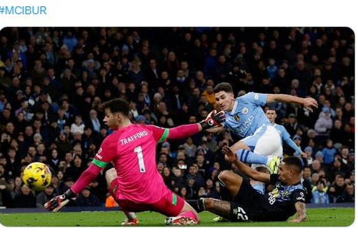 Momen Julian Alvarez mencetak gol pertamanya ke gawang Burnley pada pekan ke-22 Liga Inggris.