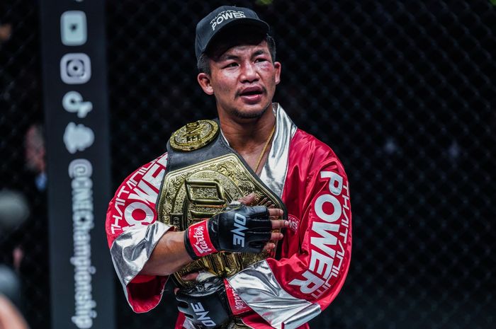 Juara kelas terbang Muay Thai ONE Championship, Rodtang Jitmuangnon.