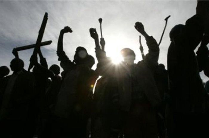 Ilustrasi tawuran mengakibatkan seorang remaja kehilangan tangan kirinya