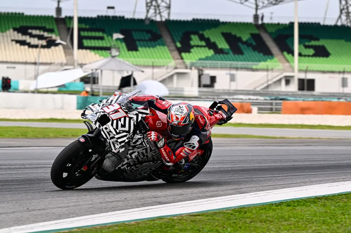 Pembalap debutan MotoGP 2024, Pedro Acosta (GASGAS Factory Racing Tech3) tampil menawan pada hari pertama tes pramusim MotoGP 2024 di Sirkuit Sepang, Malaysia, Selasa (6/2/2024).