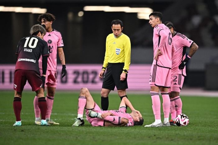 Sergio Busquets mengalami cedera dalam laga uji coba Vissel Kobe vs Inter Miami, Rabu (7/2/2024).