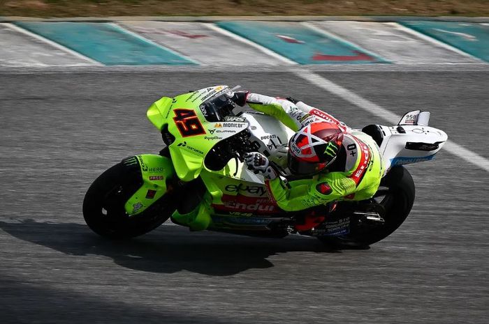 Aksi pembalap Pertamina VR46 Racing Team, Fabio Di Giannantonio pada tes pramusim MotoGP 2024