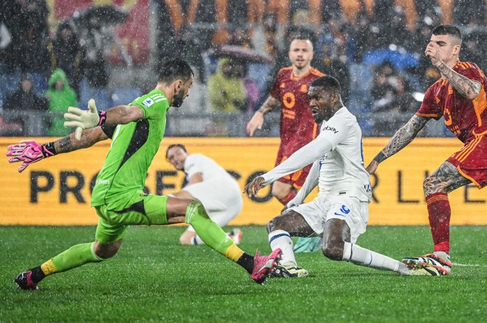 Penyerang Inter Milan, Marcus Thuram, mencetak satu gol ke gawang AS Roma dalam laga yang berkesudahan 3-2 bagi timnya di Stadion Olimpico, Minggu (11/2/2024) dini hari WIB.