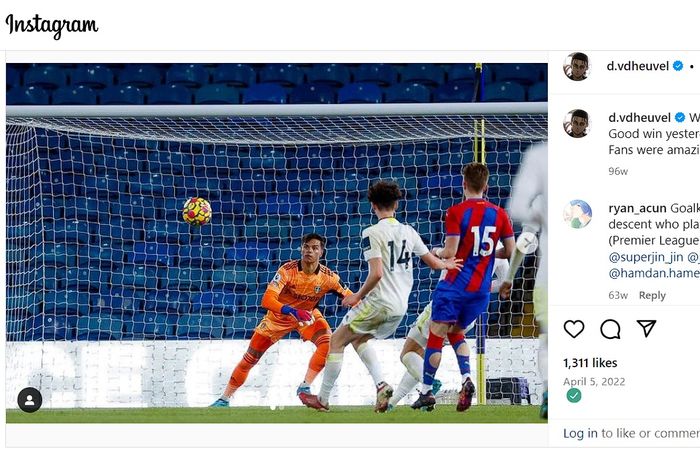 kiper keturunan Indonesia, Dani van den Heuvel, saat memperkuat Leeds U-21.