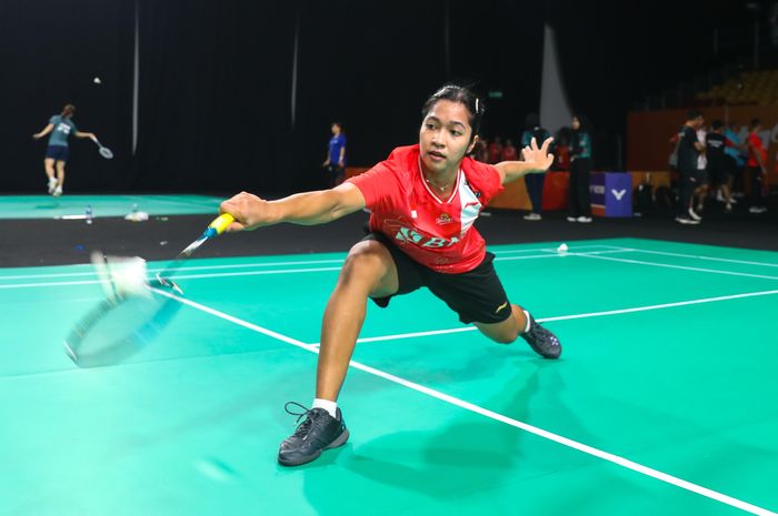 Pebulu tangkis tunggal putri Indonesia, Ester Nurumi Tri Wardoyo, berlatih jelang Kejuaraan Beregu Asia 2024 di Setia City Convention Centre, Selangor, Malaysia, Senin (12/2/2024).