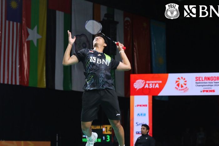 Aksi tunggal putra Alvi Wijaya Chairullah saat bertanding di partai pamungkas Grup D Kejuaraan Beregu Asia 2024 antara Indonesia vs Uni Emirat Arab di Setia City Convention Centre, Shah Alam, Malaysia, Rabu (14/2/2024).