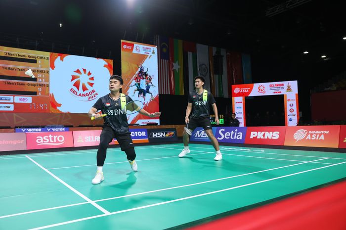 Pasangan ganda putra Indonesia, Leo Rolly Carnando/Daniel Marthin, pada babak penyisihan Grup D Kejuaraan Beregu Asia 2024 di Setia City Convention Centre, Shah Alam, Malaysia, Rabu (14/2/2024).