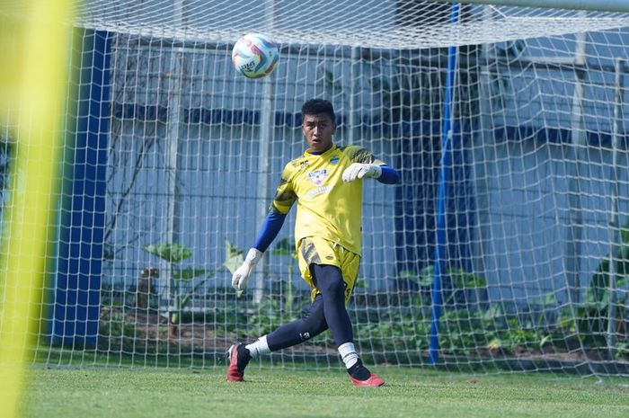 Kiper Persib Bandung U-20, Fitrah Maulana.