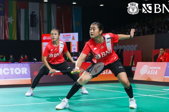 Ganda putri Indonesia, Febriana Dwipuji Kusuma/Amalia Cahaya Pratiwi, saat menghadapi Yeung Nga Ting/Yeung Pui Lam dari Hong Kong pada Kejuaraan Beregu Asia 2024 di Setia City Convention Center, Selangor, Malaysia, 15 Februari 2024.