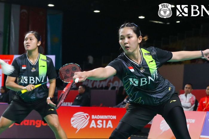 Ganda putri Indonesia, Lanny Tria Mayasari/Ribka Sugiarto, saat menghadapi Pearly Tan/Thinaah Muralitharan dari Malaysia pada perempat final Kejuaraan Beregu Asia 2024 di Selangor, Malaysia, 16 Februari 2024.