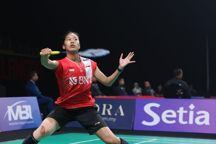 Tunggal putri Indonesia, Putri Kusuma Wardani, saat menghadapi Supanida Katethong dari Thailand pada semifinal Kejuaraan Beregu Asia 2024 di Selangor, Malaysia, 17 Februari 2024.