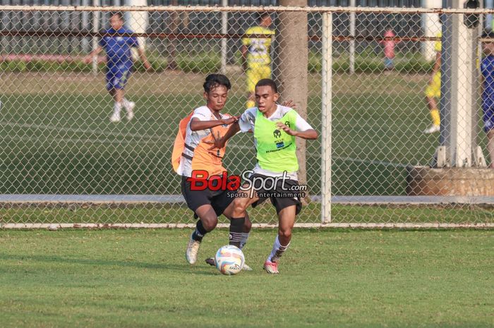 Suasana latihan timnas U-16 Indonesia di Lapangan B, Senayan, Jakarta, Senin (19/2/2024).