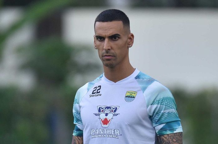 Bek Persib Bandung, Alberto Rodriguez.