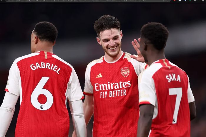 Arsenal dan Manchester City membuat Liverpool tak nyaman di puncak klasemen Liga Inggris 2023-2024. Adapun Manchester United makin jauh dari 4 besar.