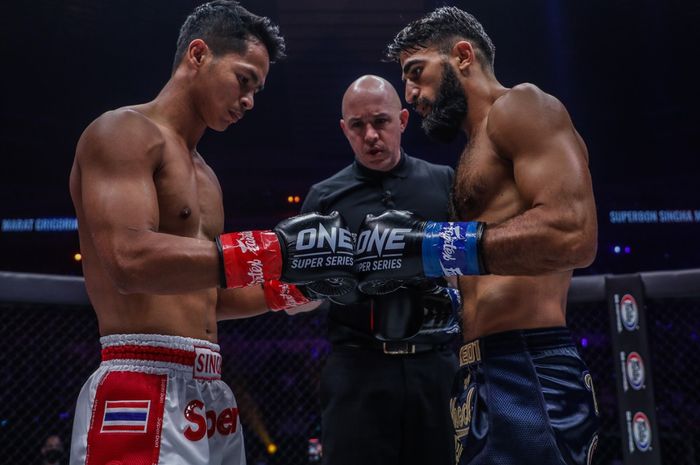 Superbon Singha Mawynn kembali akan melawan Marat Grigorian dalam perebutan sabuk interim kelas bulu kickboxing ONE Championship dalam gelaran ONE Friday Fights 58 pada 29 Maret 2024. 