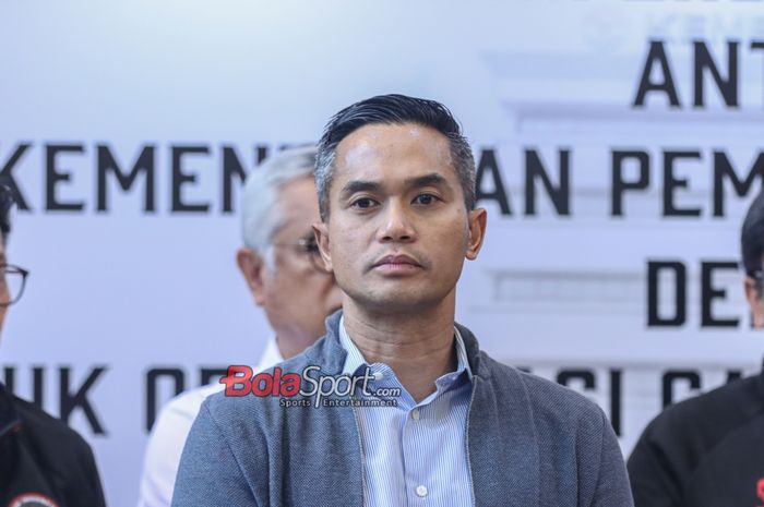 Chef de Mission (CdM) Kontingen Indonesia untuk Olimpiade Paris 2024, Anindya Novyan Bakrie (Anindya Bakrie), sedang memberikan keterangan kepada awak media di Kantor Kemenpora, Senayan, Jakarta, Senin (26/2/2024).