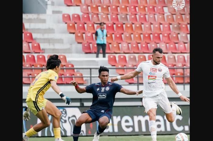 Suasana pertandingan Arema FC versus Persija Jakarta di pekan ke-26 Liga 1 2023-2024.