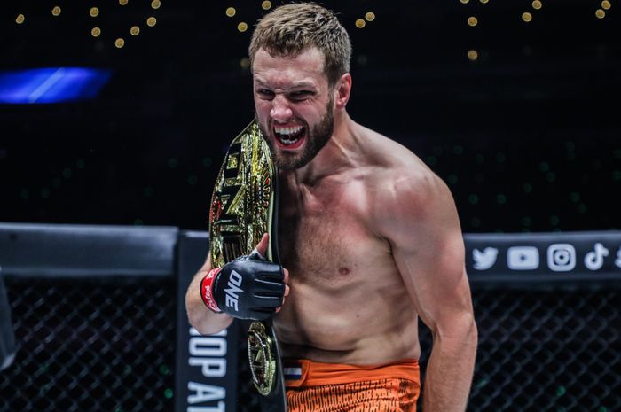 Mantan juara 2 divisi ONE Championship yang kini berkompetisi di UFC, Reinier de Ridder.