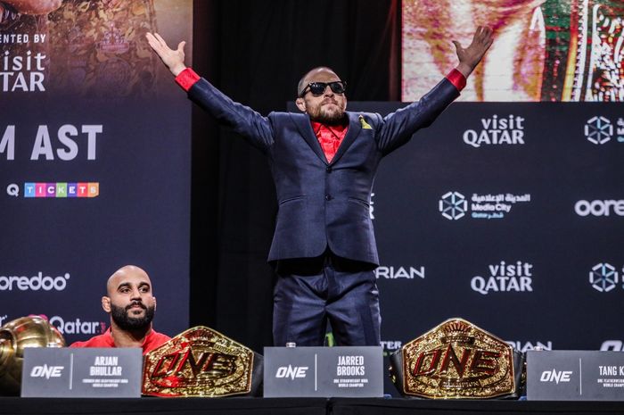 Jagoan kelas jerami MMA ONE Championship, Jarred Brooks, dalam sesi jumpa pers ONE 166: Qatar, Selasa (27/2/2024).