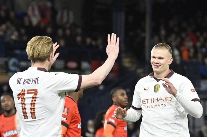 Kolaborasi mengerikan Erling Haaland dan Kevin De Bruyne membawa Man City hancurkan Luton Town  pada putaran kelima Piala FA di Kenilworth Road (27/2/2024).