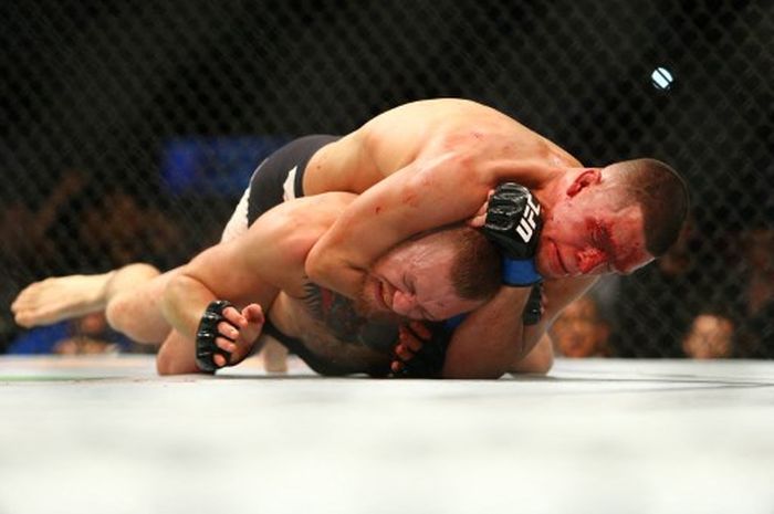 Nate Diaz yang pernah mencekik Conor McGregor dalam pertemuan pertama mereka di UFC 196 pada 5 Maret 2016 kini mengirim sinyal bakal kembali ke Octagon.