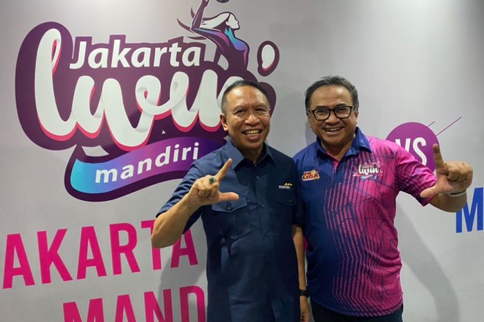 Pembina Jakarta Livin Mandiri Zainudin Amali bersama Manajer Agus Dwi Handaya