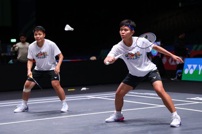 Pasangan ganda putri Indonesia, Apriyani Rahayu/Siti Fadia Silva Ramadhanti, latihan perdana menjelang All England Open 2024 di Utilita Arena, Birmingham, Inggris, Senin (11/3/2024).