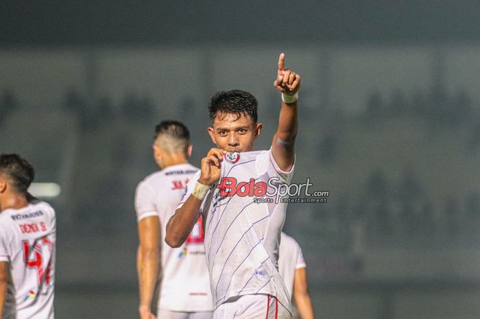 Dedik Setiawan sedang melakukan selebrasi seusai mencetak gol dalam laga pekan ke-29 Liga 1 2023 antara Persita Tangerang versus Arema FC di Stadion Indomilk Arena, Tangerang, Banten, Rabu (13/3/2024) malam.