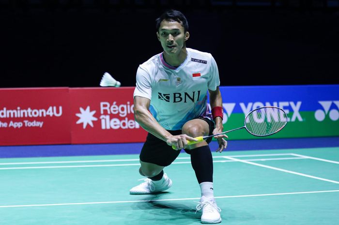 Pebulu tangkis tunggal putra Indonesia, Jonatan Christie, pada babak pertama French Open 2024 di Adidas Arena, Paris, Prancis, Rabu (6/3/2024).