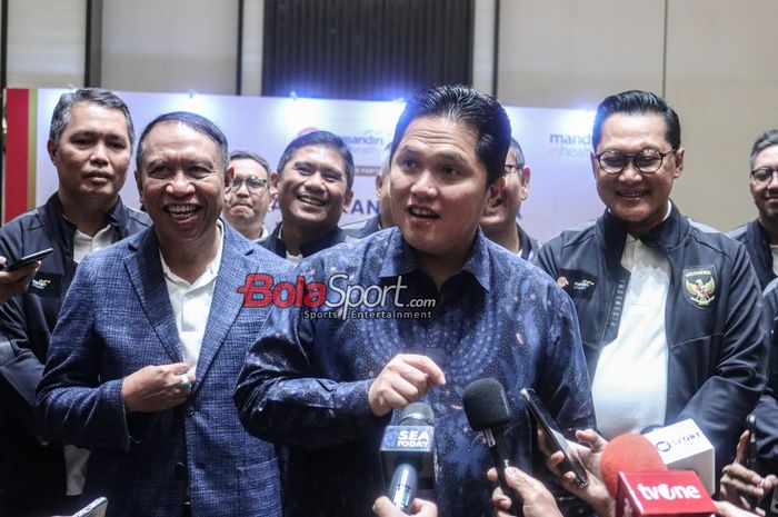 Ketua Umum PSSI, Erick Thohir, sedang memberikan keterangan kepada awak media di Menara Danareksa, Gambir, Jakarta Pusat, Kamis (14/3/2024) siang.