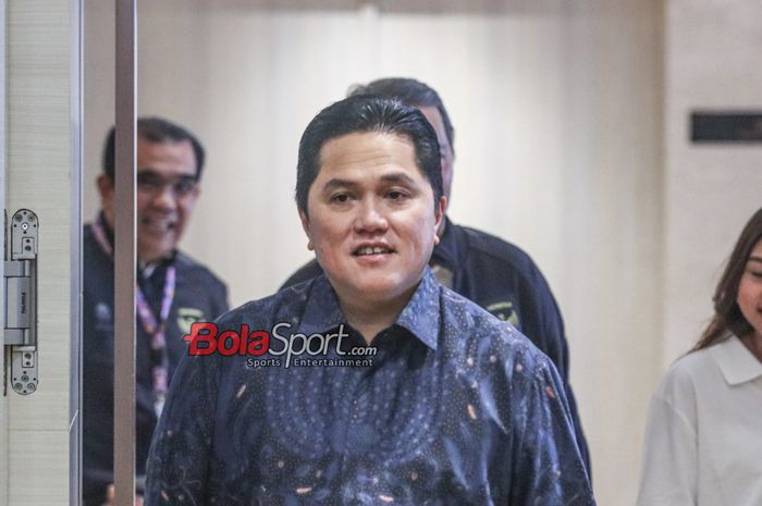 Ketua Umum PSSI, Erick Thohir, saat hadir di Menara Danareksa, Gambir, Jakarta Pusat, Kamis (14/3/2024) siang.