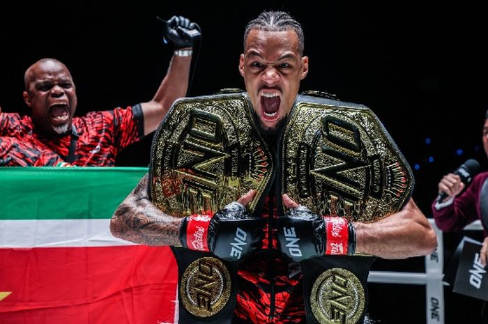 Juara Dunia Muay Thai dan Kickboxing ONE Championship, Regian Eersel.