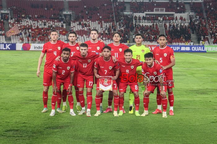 Timnas Indonesia berfoto  di Stadion Utama Gelora Bung Karno, Senayan, Jakarta, Kamis (21/3/2024). 