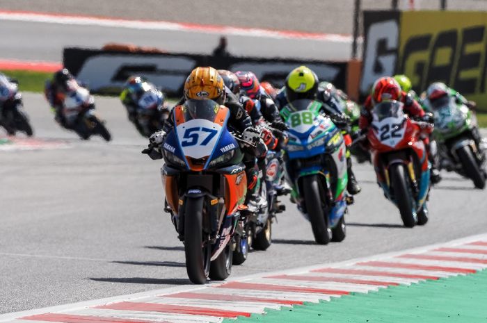 Pembalap Indonesia, Aldi Satya Mahendra (57) pada balapan Race 1 WSSP300 di Sirkuit Catalunya, Barcelona, Sabtu, 23 Maret 2024