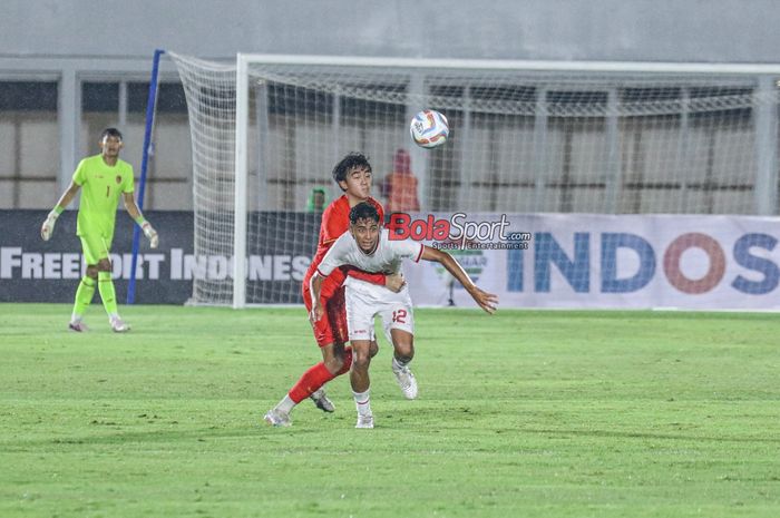 Para pemain tim asuhan Indra Sjafri jajal jersey away lebih dulu dibanding timnas Indonesia dalam laga uji coba timnas U-20 Indonesia versus timnas U-20 China di Stadion Madya, Senayan, Jakarta, Senin (25/3/2024) malam.