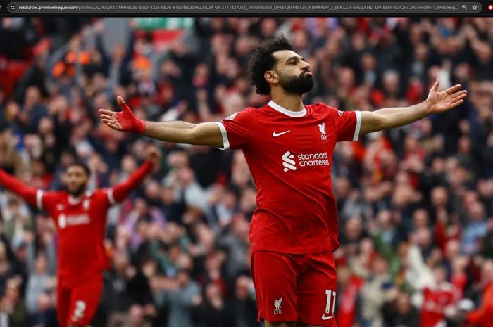 Mohamed Salah semakin tampil mengerikan di Liverpool setelah berhasil memecahkan rekor dua legenda Liga Inggris sekaligus.