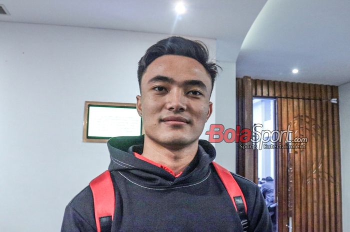 Kiper Timnas Indonesia Ernando Ari menjelaskan soal ia pernah gagal seleksi timnas u-16 Indonesia karena pemain titipan.