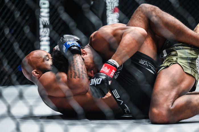Eks jagpan UFC, Demetrious Johnson sempat mendapatkan wejangan dari GSP hingga Khabib Nurmagomedov sebelum putuskan pensiun.