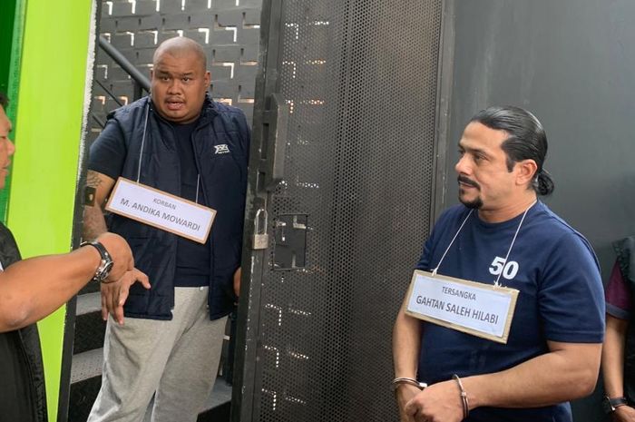 Gathan Saleh, menjalani rekonstruksi kasus penembakan di Jatinegara hari ini, Kamis (4/4/2024).