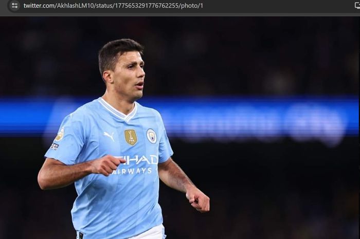 Gelandang bertahan Man City, Rodri, mengisyaratkan bertahan di tengah ketertarikan Real Madrid.