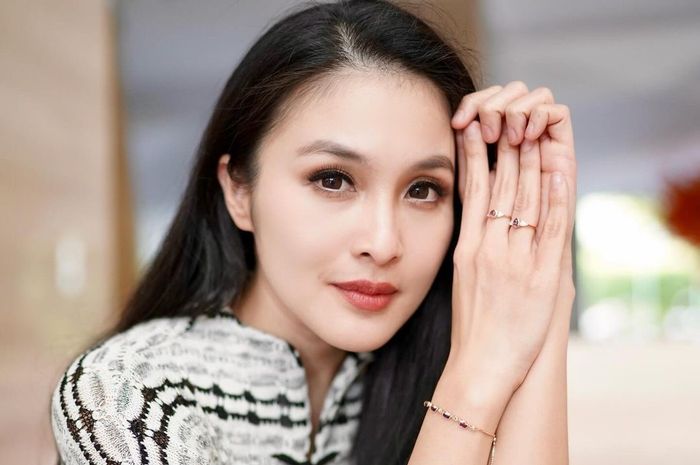 Pernah Susah, Sandra Dewi Dulu Rela Jualan Baju di Mangga Dua