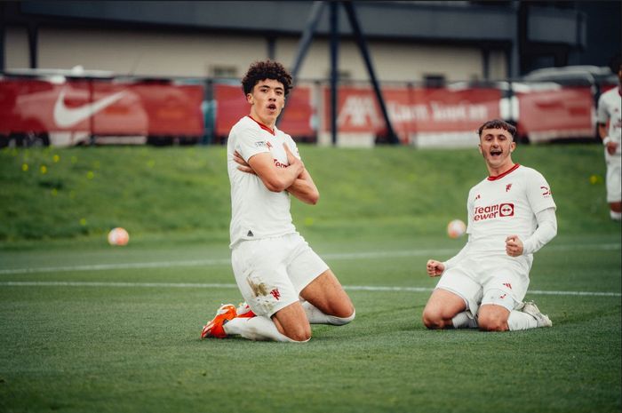 Manchester United U-18 berhasil menghancurkan Liverpool U-18 dengan skor telak 9-1 di ajang Premier League U-18, Sabtu (6/4/2024).