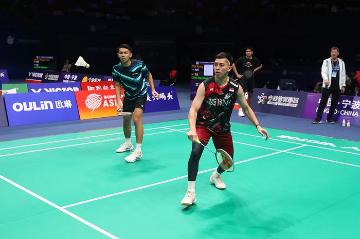 Pasangan ganda putra Indonesia, Fajar Alfian/Muhammad Rian Ardianto, pada latihan perdana Kejuaraan Asia 2024 di Ningbo Olympic Sports Centre Gymnasium, Ningbo, China, Senin (8/4/2024).