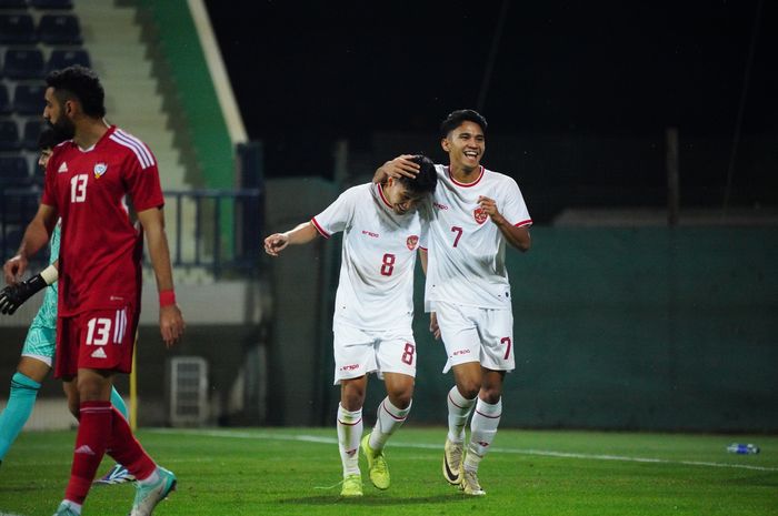 AFC menyebut beberapa pemain timans U-23 Indonesia harus diwaspadai saat tampil di Piala Asia u-23 2024. Salah satunya Marselino Ferdinan (kanan).