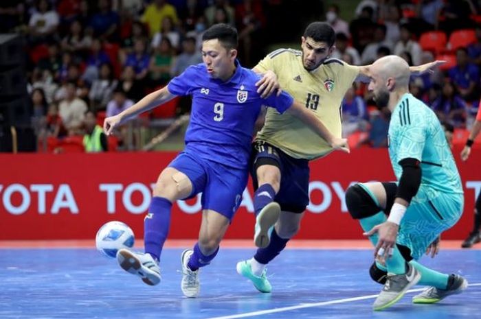 Suasana pertandingan Timnas Futsal Thailand melawan Kuwait di laga uji coba menjelang Piala Asia Futsal 2024.